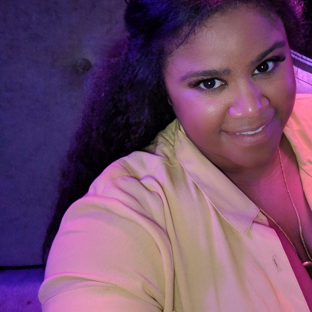 Meet your Posher, Akiela